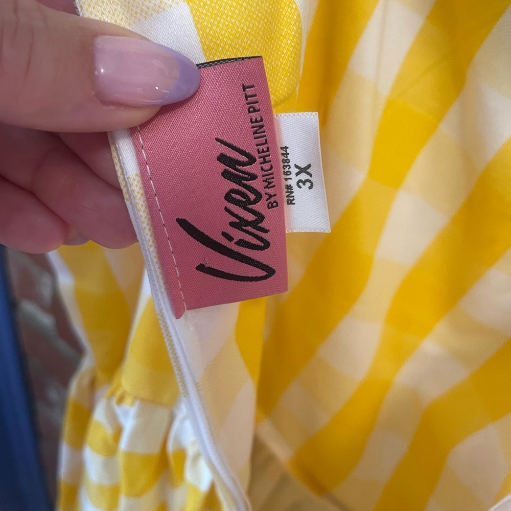 Sold Out 3X Vixen Doll-House Dress with matching belt and hair bow💛 - Picture 3 of 3